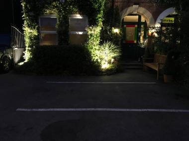 Oak Tree Guest House