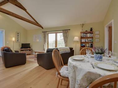 2 Shippen Cottages Hayne Lane