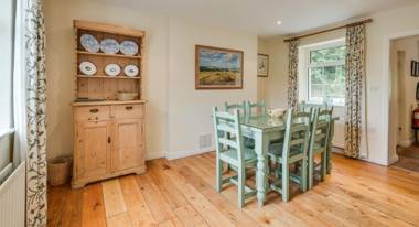 Belle Isle Castle and Cottages