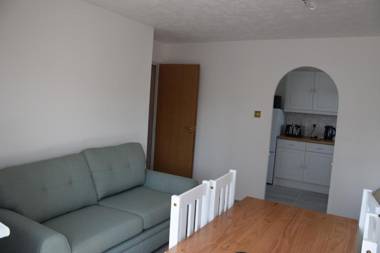 1 Bedroom Apartment Ponders End