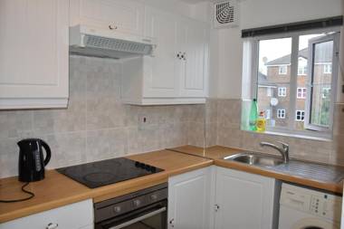 1 Bedroom Apartment Ponders End