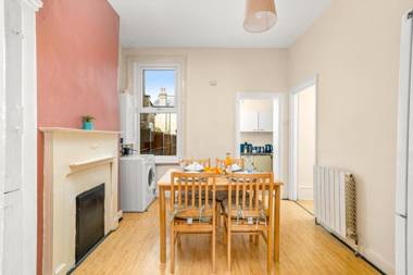 Homely 4-bedroom home with 2 baths & free parking