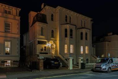 The Sheldon B&B - FREE private parking