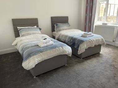 Impeccable 2-Bed Apartment in Eastbourne