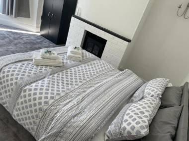 Impeccable 2-Bed Apartment in Eastbourne