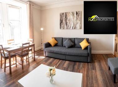 Bright Spacious West-End Flat Near University