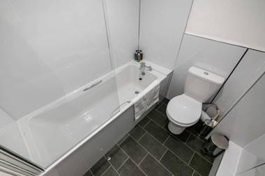 ☆Bright Apartment Near University + City Centre☆