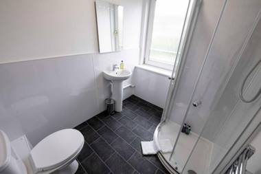 ☆ Bright Modern West-End Apartment ☆