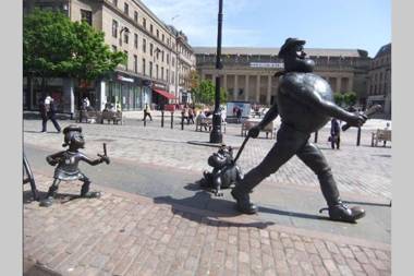 New Superhost Listing: Bright flat nr. University