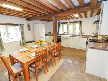 Woodthorpe Cruck Cottage