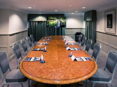 Mercure Box Hill Burford Bridge Hotel