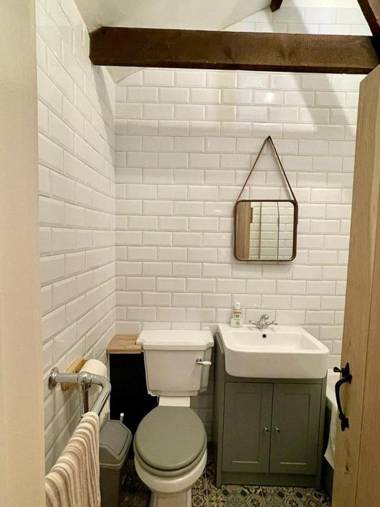 Charming 2-Bed Lodge in Dorchester