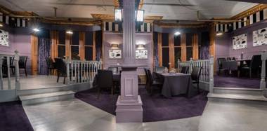 Number 44 Hotel & Bar