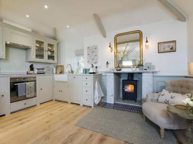 Coach House Cottage Strete