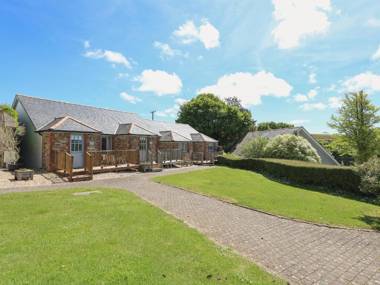 Keepers Lodge Hillfield Village