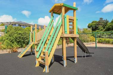 Keepers Lodge Hillfield Village