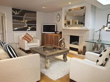 Diddly Squat 43 Dart Marina