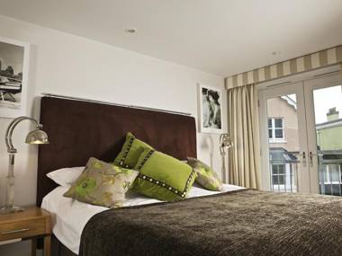 Diddly Squat 43 Dart Marina