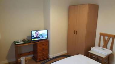 Cedars House Hotel