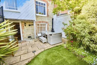 Vernon House Sleeps 8 in Old Cowes