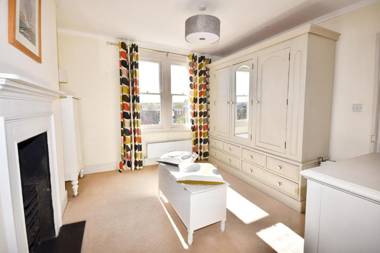 Vernon House Sleeps 8 in Old Cowes