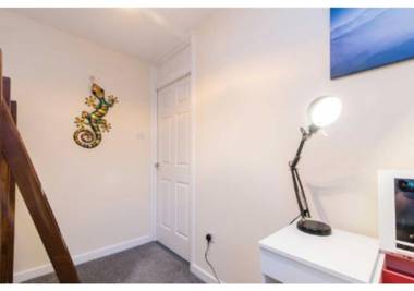 Sublime Stays Coventry- Jenner Pet Friendly Apartment with Parking