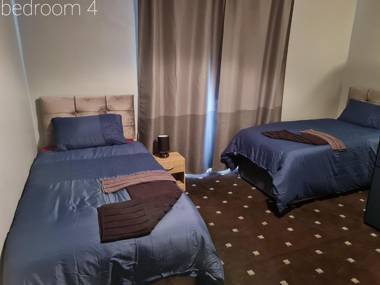 Stunning Sea view Immaculate 4-Bed family House