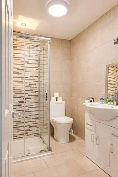 Delightful holiday home with sea views and Hot Tub