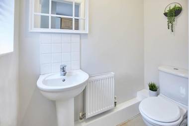 Host & Stay - Aynsley Mews
