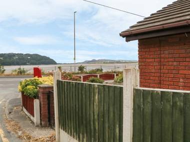 3 Trem Afon Colwyn Bay