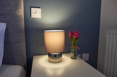 Clarendon Heights - Stylish Two-Bedroom Apartment