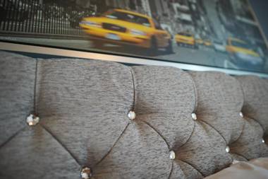 Clarendon Heights - Stylish Two-Bedroom Apartment