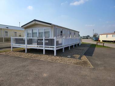 Remarkable 2-Bed lodge in Clacton-on-Sea
