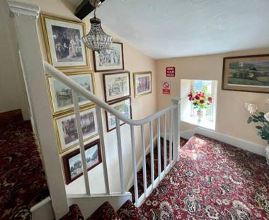 APSLEY VILLA GUEST HOUSE.