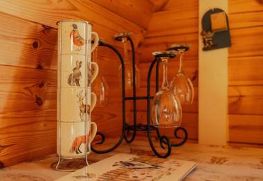 Glamping in Wiltshire the Green Knoll is a charm