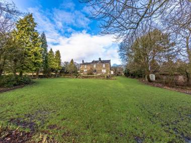 Queen Ann's Close High Peak