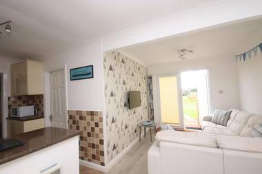 20F Medmerry Park 2 Bedroom Chalet Near the Coast