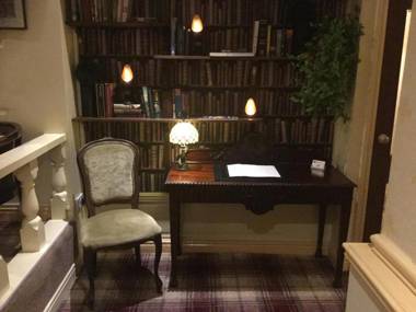 Brookside Hotel & Restaurant