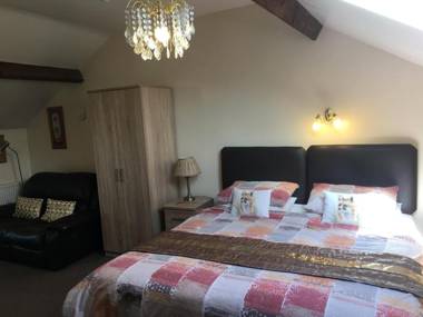 Oakenholt Farm Bed and Breakfast