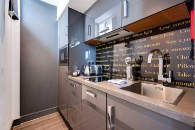 Roomzzz Chester City