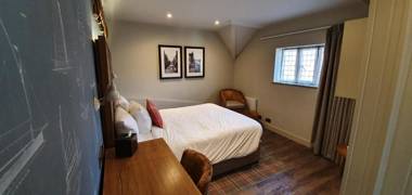The Boathouse Inn & Riverside Rooms