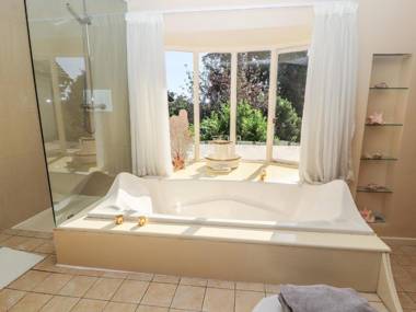 Mickle Trafford Manor