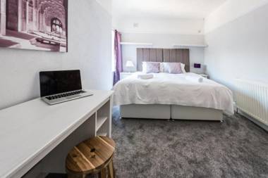 Newlyn House - Sleeps 11