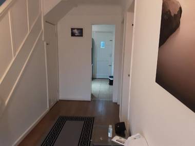 Award Winning Village Christleton Cosy 3-Bed House