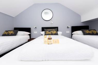 The Tudor House - Sleep Up To 14 City Centre Parking & Optional Hot Tub