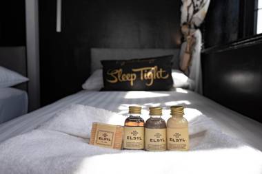 The Tudor House - Sleep Up To 14 City Centre Parking & Optional Hot Tub