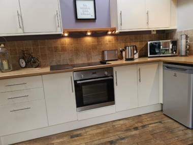 Broadrock Accommodation - Clock Cottage & The Loft