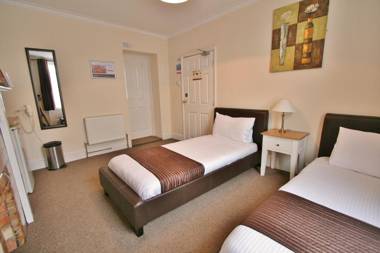 Central Hotel Cheltenham by Roomsbooked