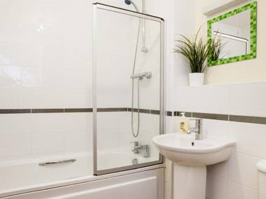 Cheltenham Plaza Apartments