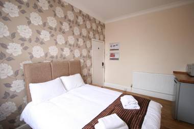 Central Studios Gloucester Place by Roomsbooked
